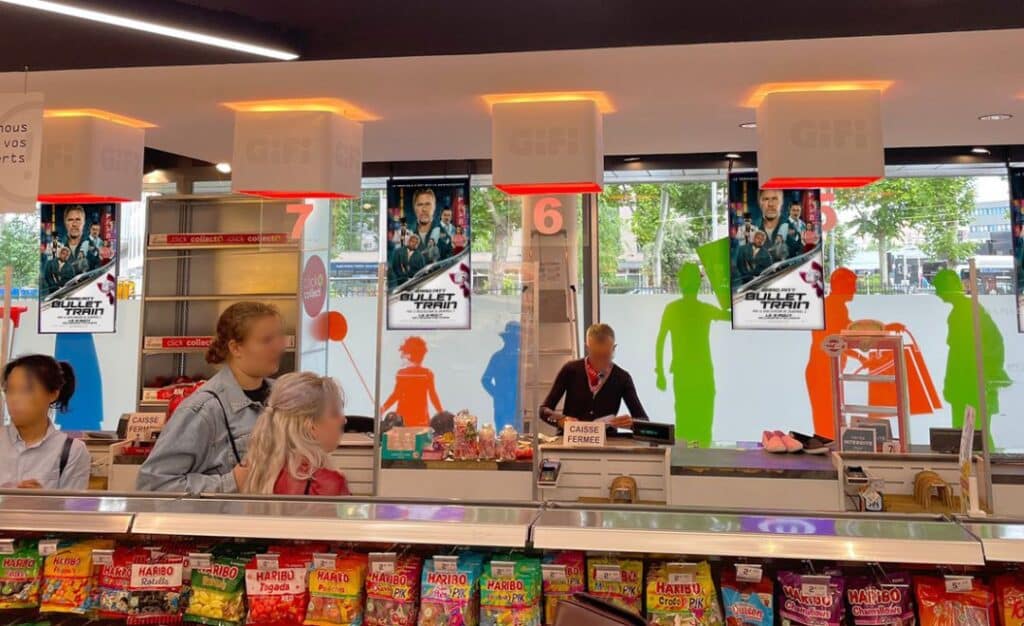 Ecrans en caisses des magasins GIFI